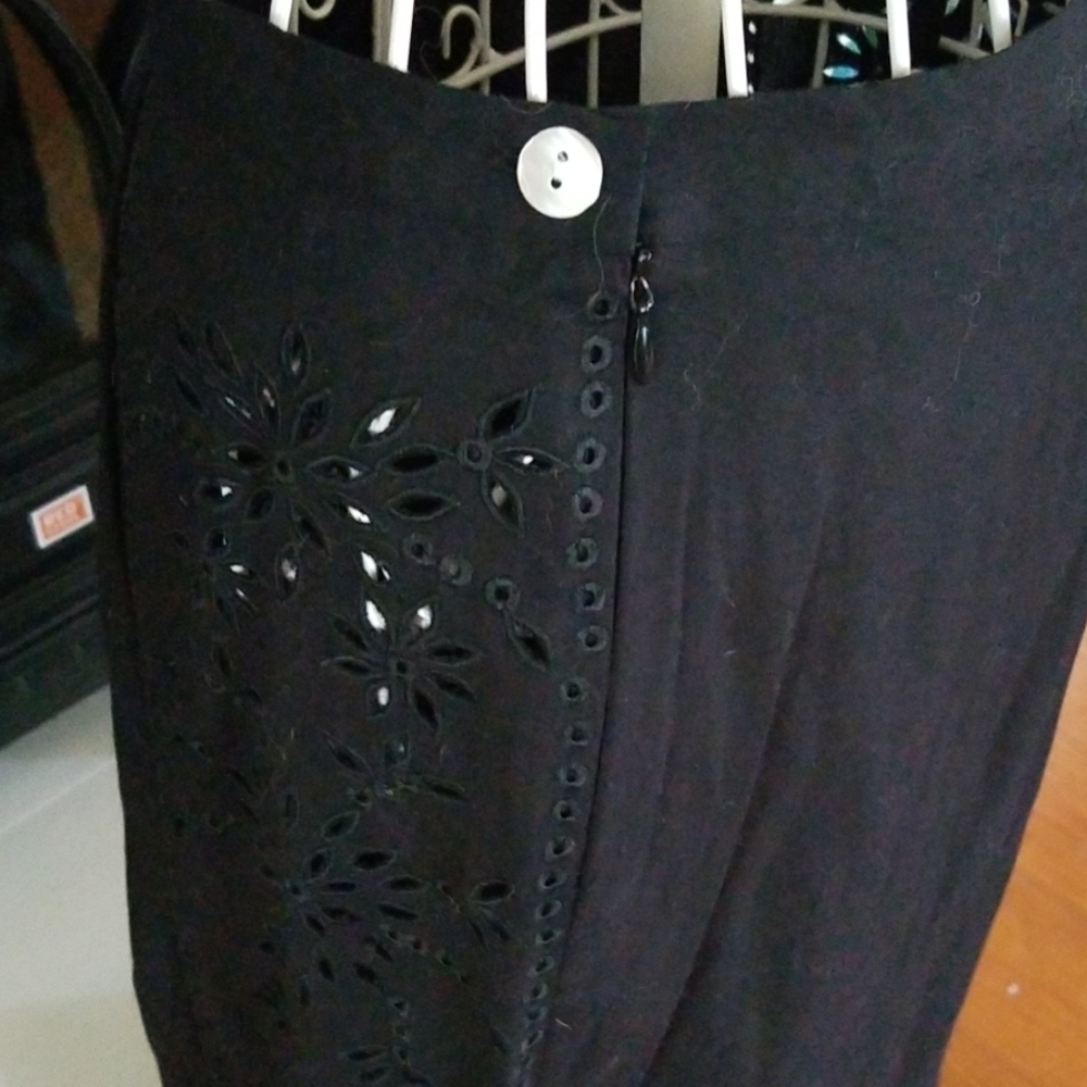 Black Skirt - Picture 4 of 7